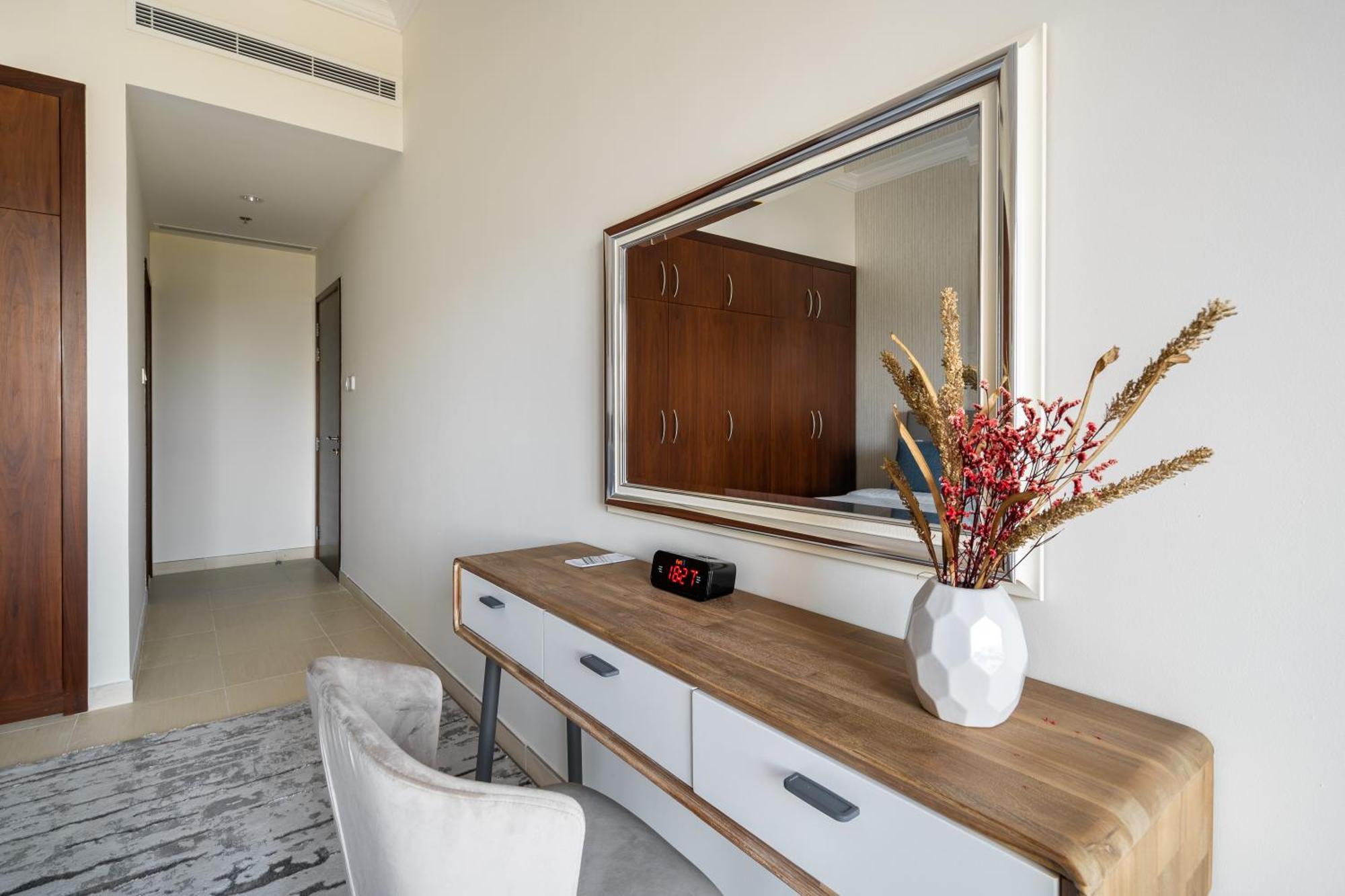 Amazing Beachfront Near Atlantis Waterpark By Simply Comfort Sarai Palm Jumeirah Apartment *