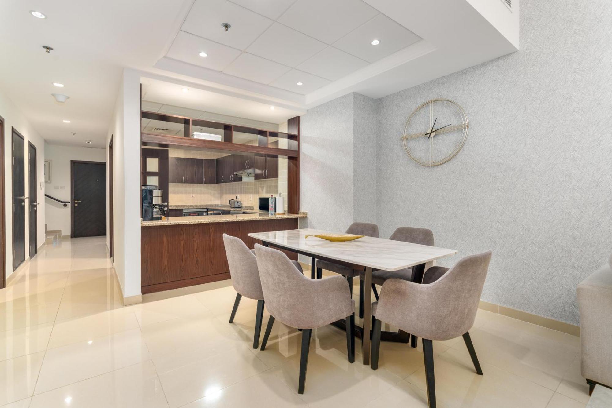 Apartment Amazing Beachfront Near Atlantis Waterpark By Simply Comfort Sarai Palm Jumeirah Dubai