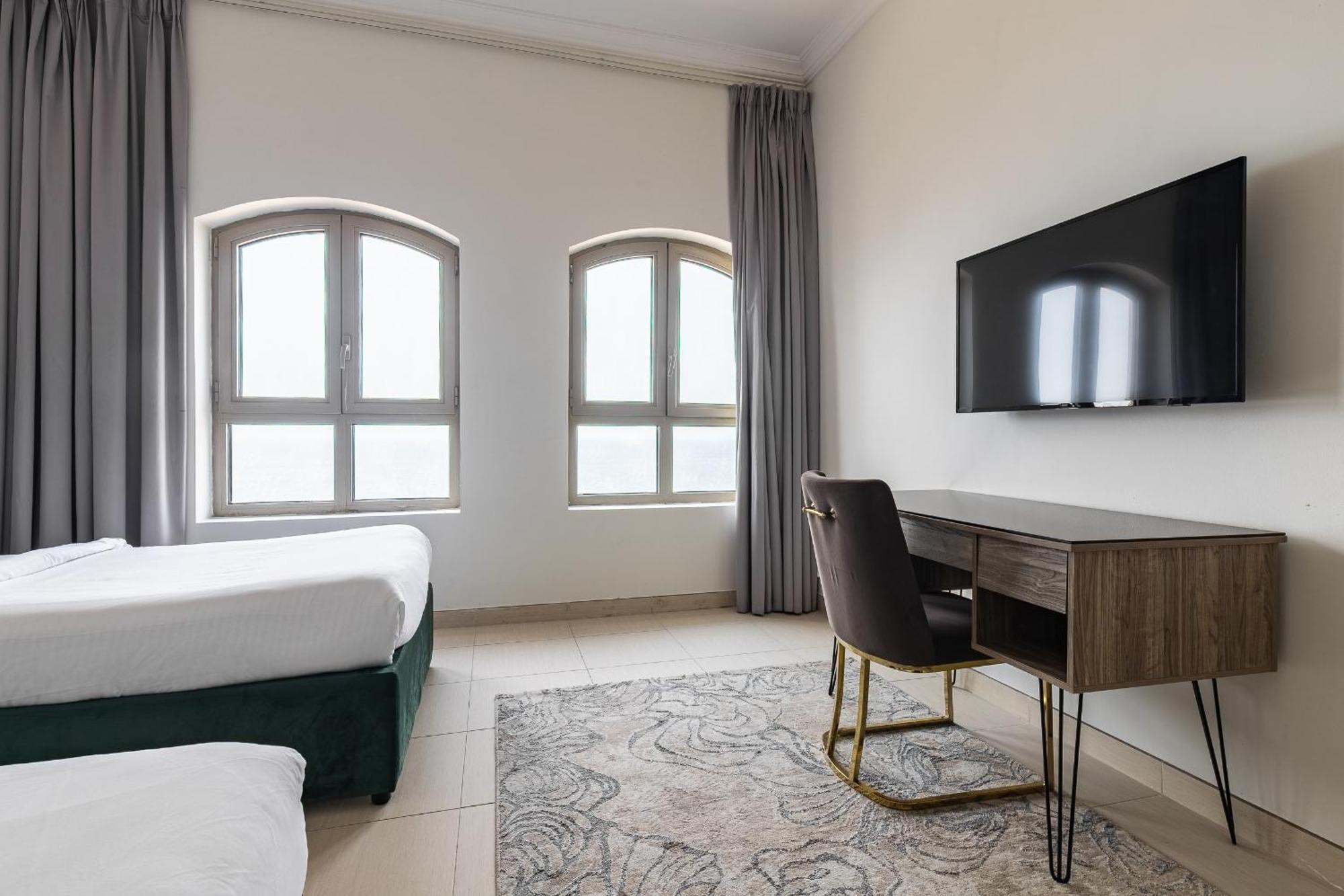 Amazing Beachfront Near Atlantis Waterpark By Simply Comfort Sarai Palm Jumeirah Dubai