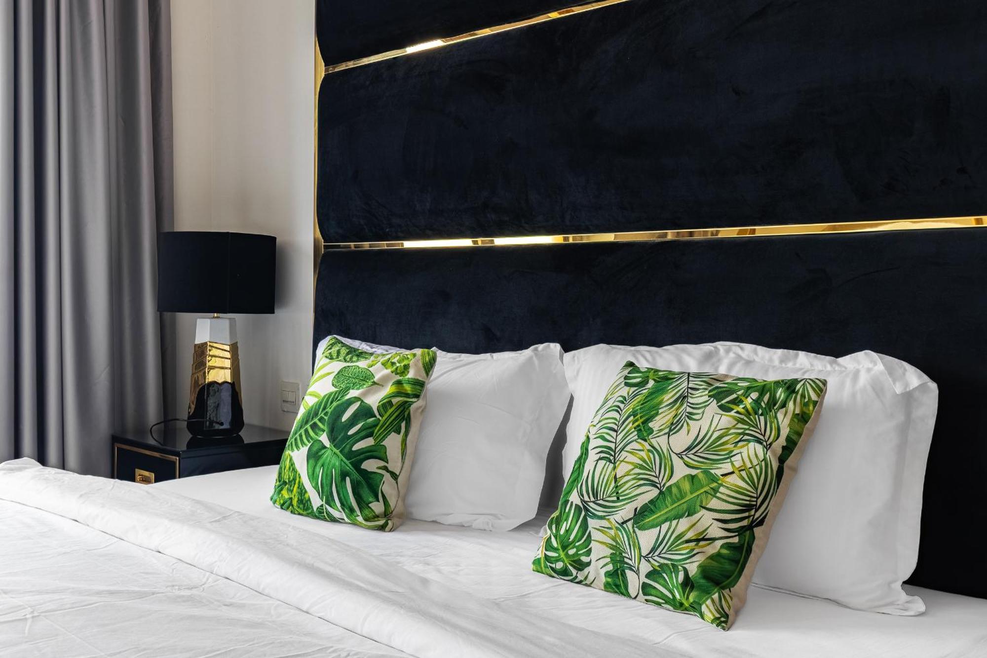 Amazing Beachfront Near Atlantis Waterpark By Simply Comfort Sarai Palm Jumeirah Apartment *