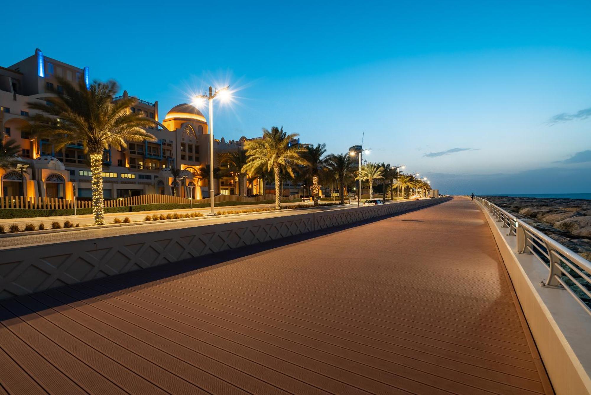 Apartment Amazing Beachfront Near Atlantis Waterpark By Simply Comfort Sarai Palm Jumeirah Dubai